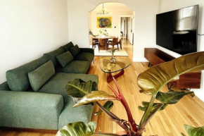 Stunning 4BD/2BA Getaway Chicago